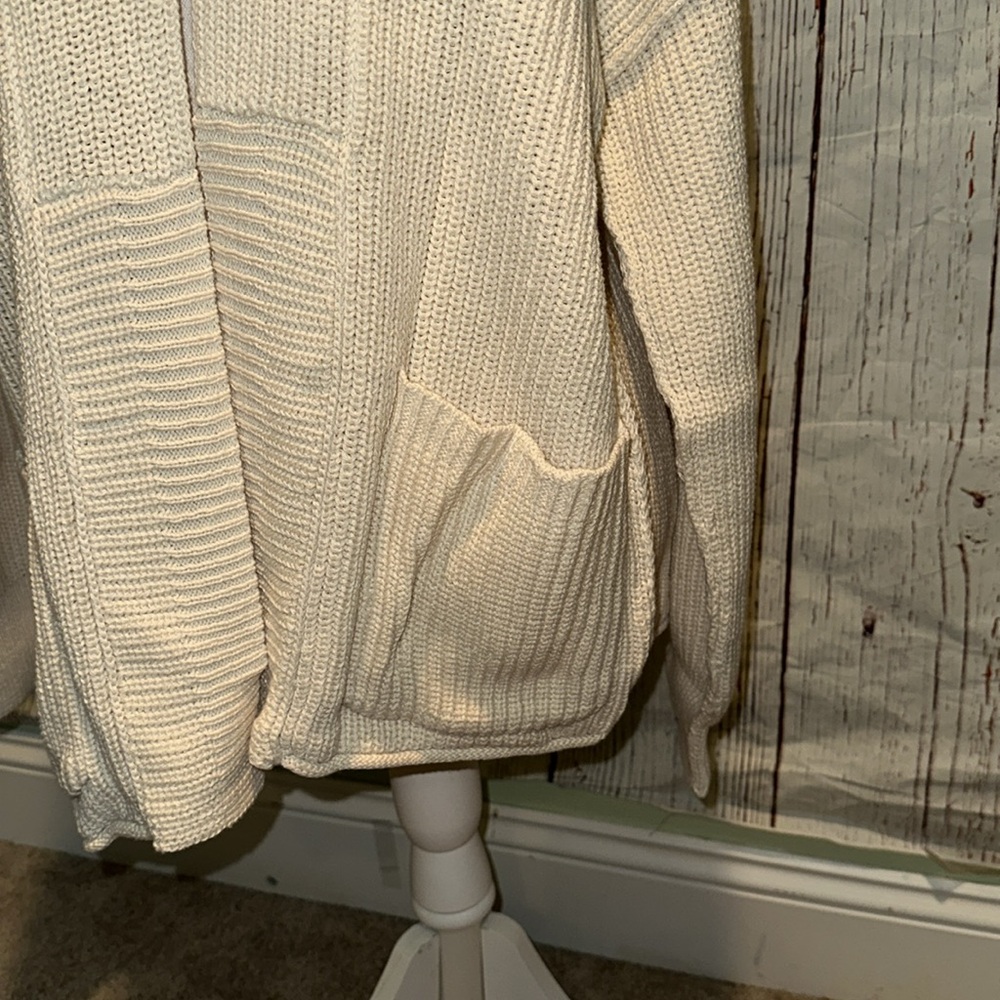 American eagle sweater - Picture 2 of 3